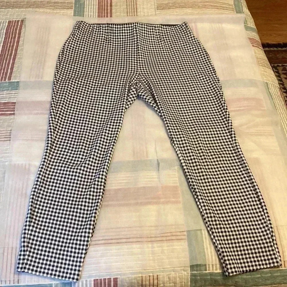 Plus size  summer capris pants, stretchy , plaid design,New Condition - Picture 3 of 11